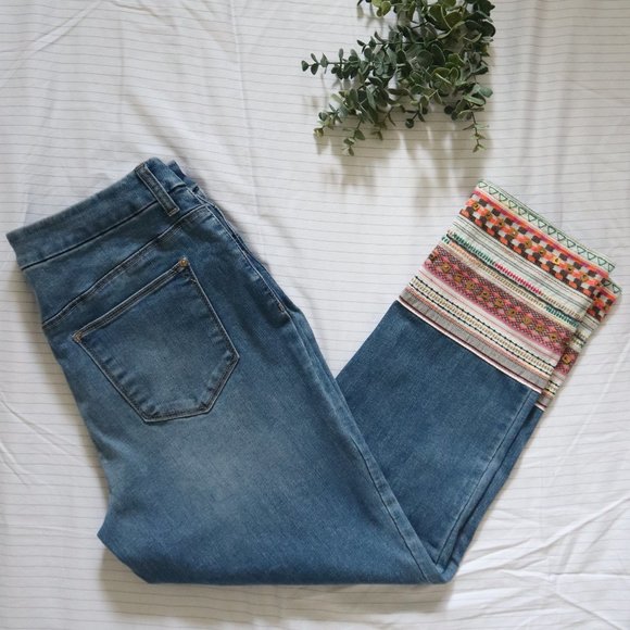 CHICO'S Embellished-Hem Girlfriend Crop Jeans 4 - Picture 3 of 13